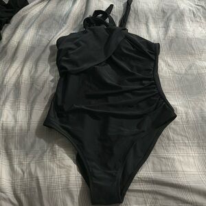 Cupshe black swim suit one piece size medium